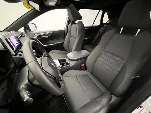 Used 2023 Toyota RAV4 SE w/ Weather & Moonroof Package image 21