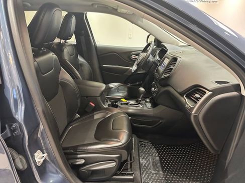 Used 2019 Jeep Cherokee Latitude Plus w/ Cold Weather Group image 6