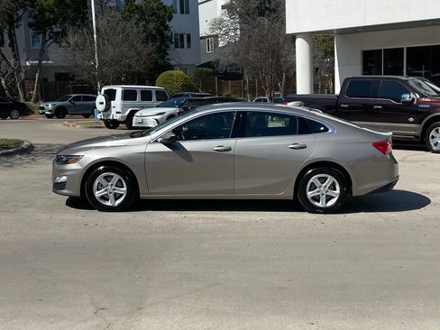 Used 2024 Chevrolet Malibu LT image 3