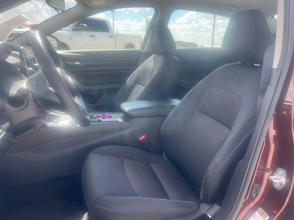 Used 2025 Nissan Altima 2.5 SV FWD image 13