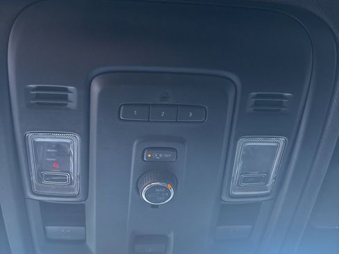 Used 2023 Chevrolet Tahoe Z71 image 17