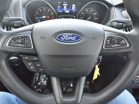 Used 2018 Ford Focus SE w/ SE Appearance Package image 20