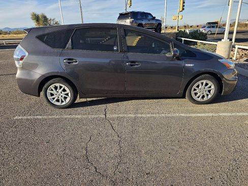 Used 2014 Toyota Prius V Three image 6