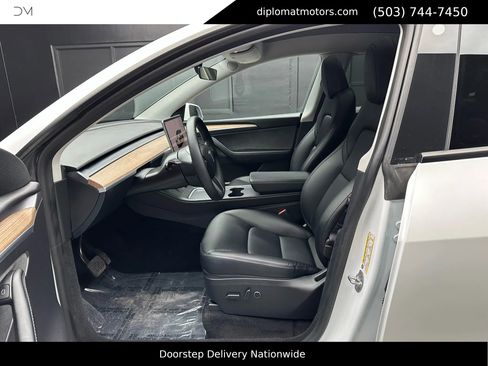 Used 2023 Tesla Model Y Long Range image 18