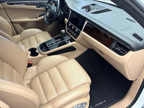 Certified 2023 Porsche Macan AWD/4WD image 27