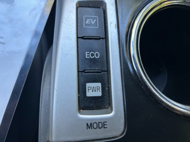 Used 2013 Toyota Prius V Five FWD image 22