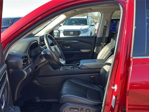 Used 2025 Honda Pilot Elite image 9