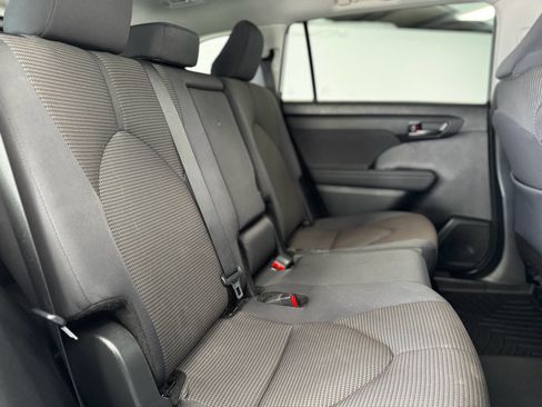 Used 2024 Toyota Highlander LE image 35