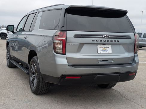 Certified 2024 Chevrolet Suburban Z71 w/ Luxury Package image 5