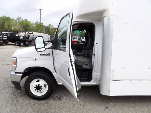 Used 2022 Ford E-450 and Econoline 450 Super Duty image 13