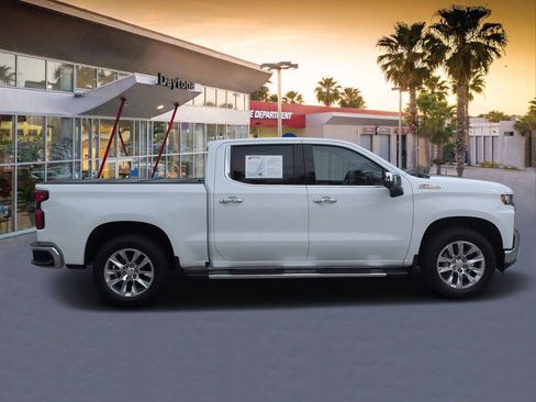 Used 2021 Chevrolet Silverado 1500 LTZ w/ LTZ Premium Package AWD/4WD image 2