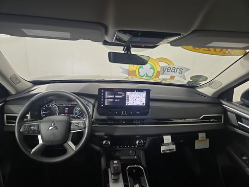 New 2026 Mitsubishi Outlander ES image 13