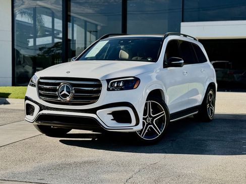 Used 2024 Mercedes-Benz GLS 450 4MATIC image 2