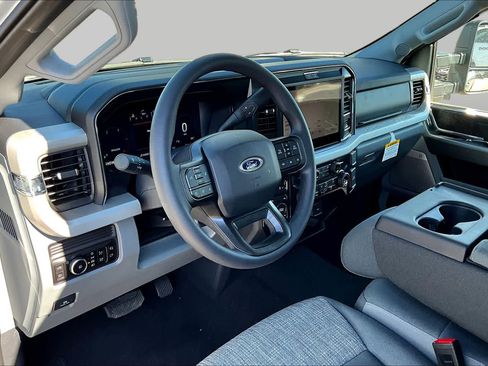New 2026 Ford F250 XLT w/ XLT Premium Package AWD/4WD image 8