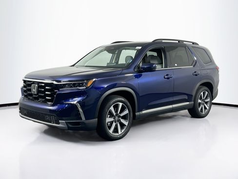 Used 2024 Honda Pilot Touring image 1