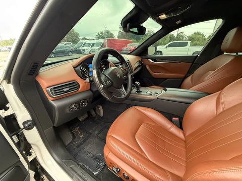 Used 2018 Maserati Levante AWD/4WD image 17
