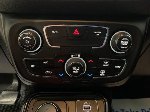 Used 2021 Jeep Compass Latitude AWD/4WD image 10