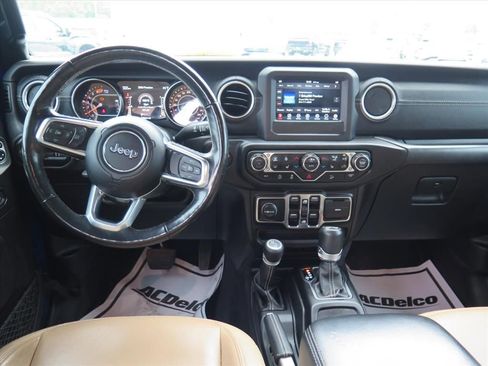 Used 2019 Jeep Wrangler Unlimited Sahara w/ Cold Weather Group AWD/4WD image 16