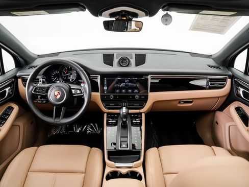 Used 2025 Porsche Macan image 22