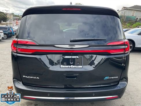 Used 2023 Chrysler Pacifica Touring-L FWD image 4