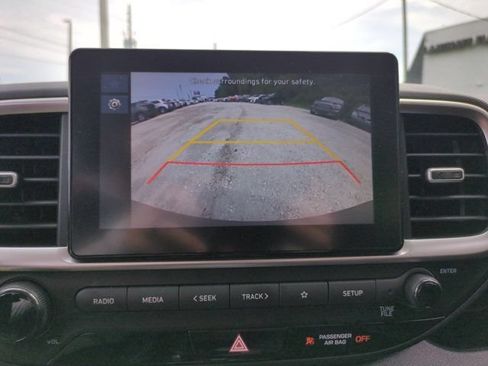 Used 2025 Hyundai Venue SEL FWD image 17