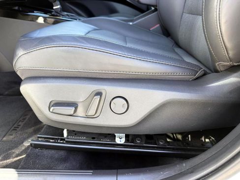 Used 2023 Kia Niro EX FWD image 10