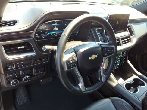 Used 2024 Chevrolet Suburban LT w/ Luxury Package AWD/4WD image 8