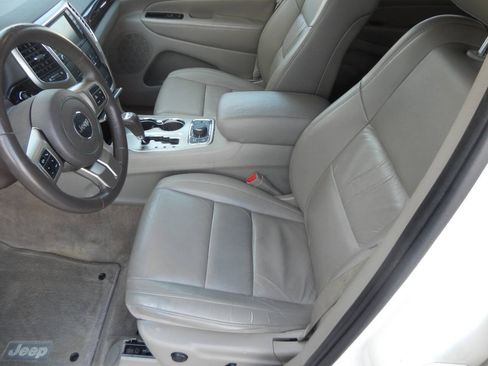 Used 2011 Jeep Grand Cherokee Laredo AWD/4WD image 27