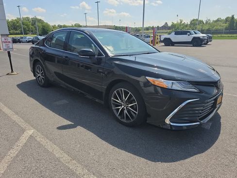 Used 2023 Toyota Camry XLE AWD/4WD image 3