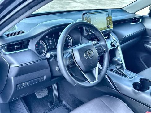 Used 2021 Toyota Venza LE AWD/4WD image 13