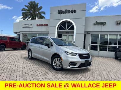 Used 2024 Chrysler Pacifica Touring-L