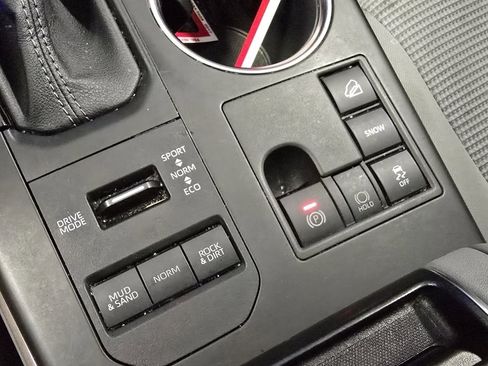 Certified 2023 Toyota Highlander LE image 7