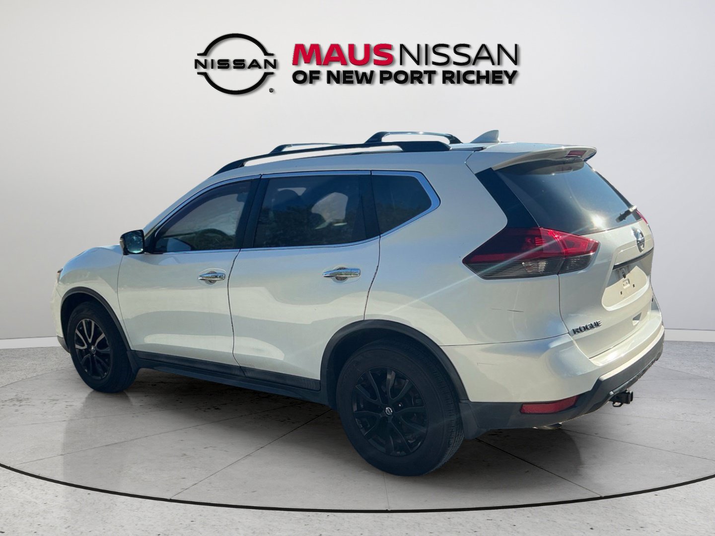 Used 2018 Nissan Rogue SV w/ Premium Package FWD image 6