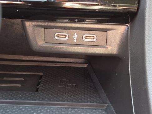 Used 2025 Volkswagen Jetta SEL FWD image 9