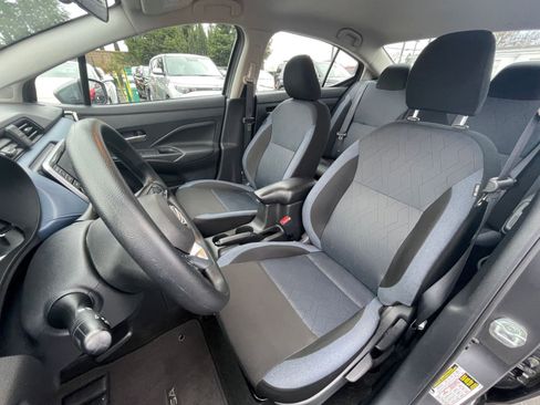 Used 2025 Nissan Versa SV FWD image 31