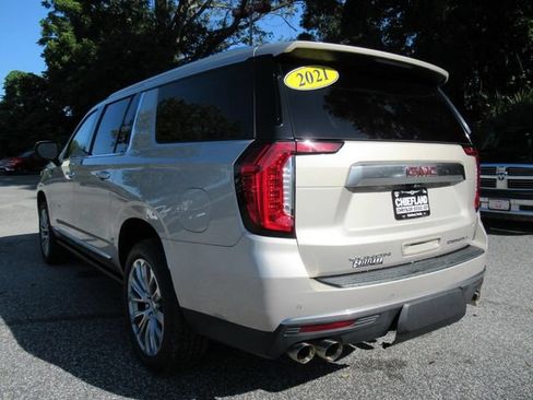 Used 2021 GMC Yukon XL Denali w/ Denali Premium Package RWD image 5