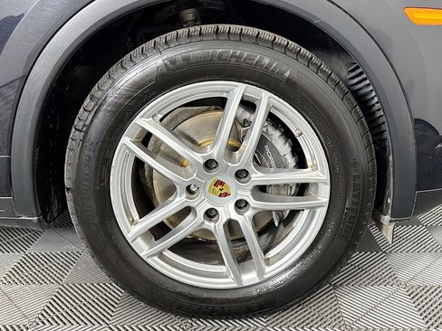 Used 2016 Porsche Cayenne w/ Premium Package image 39