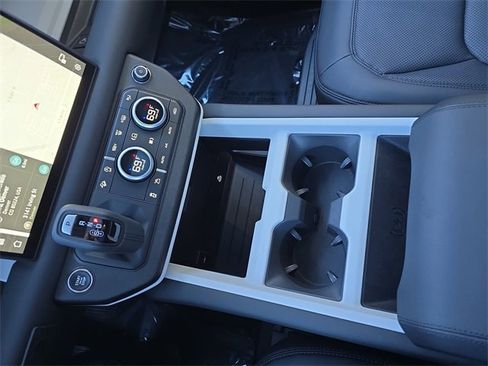 Used 2025 Land Rover Defender 90 S image 25