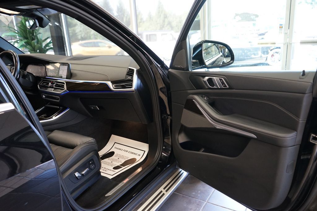 Used 2021 BMW X5 xDrive40i w/ Executive Package AWD/4WD image 48