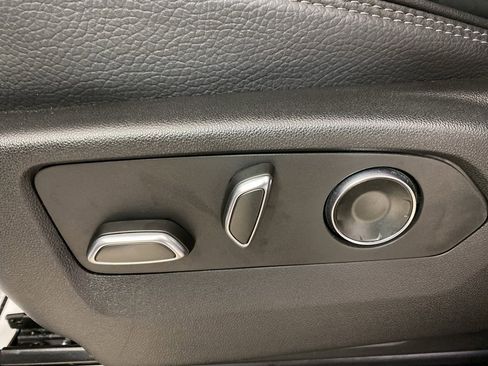 Used 2024 GMC Yukon Denali w/ Advanced Technology Package image 27