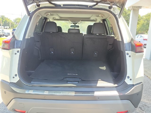 Certified 2023 Nissan Rogue SV w/ SV Premium B Package FWD image 5