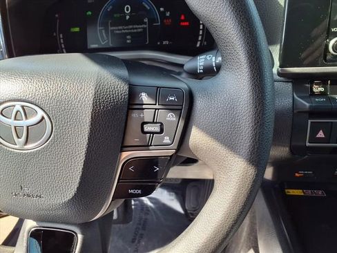 Used 2025 Toyota Camry LE image 17