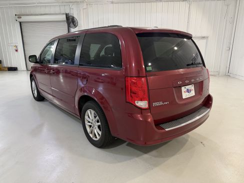 Used 2014 Dodge Grand Caravan SXT w/ Rear Park Assist Package FWD image 3