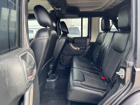Used 2017 Jeep Wrangler Unlimited Sahara AWD/4WD image 17