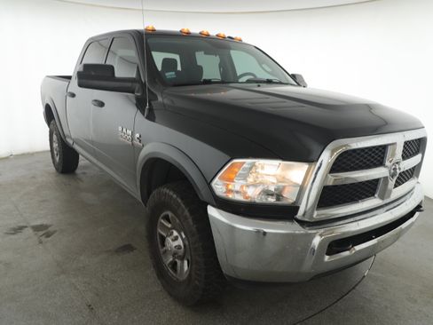 Used 2018 RAM 2500 Tradesman w/ Chrome Appearance Group image 3