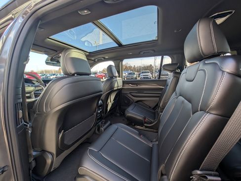 New 2025 Jeep Grand Cherokee L Limited image 15