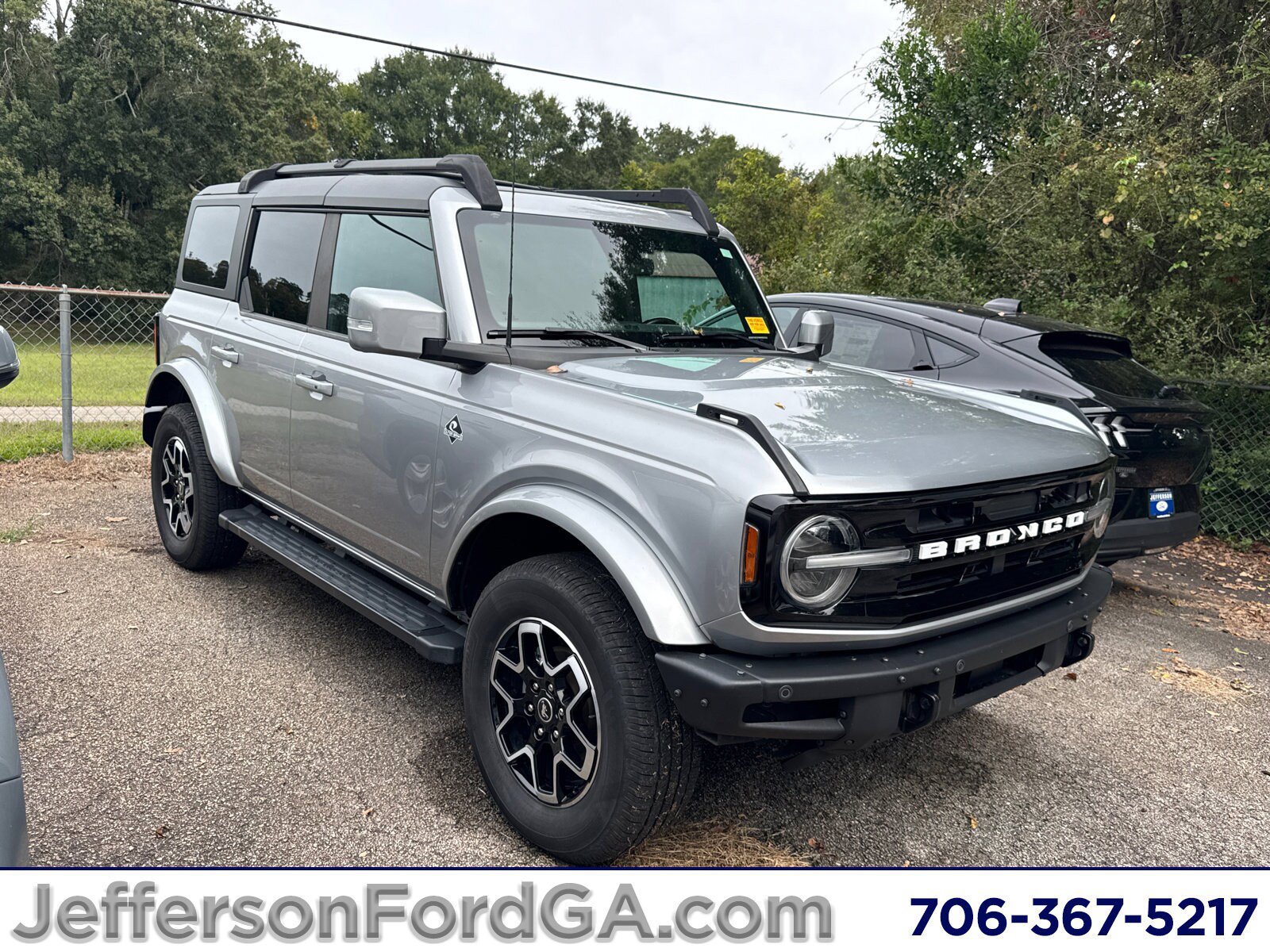 Used 2023 Ford Bronco Outer Banks AWD/4WD image 1