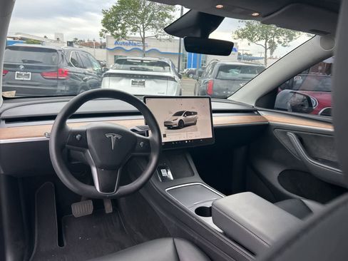 Used 2024 Tesla Model Y Long Range image 34