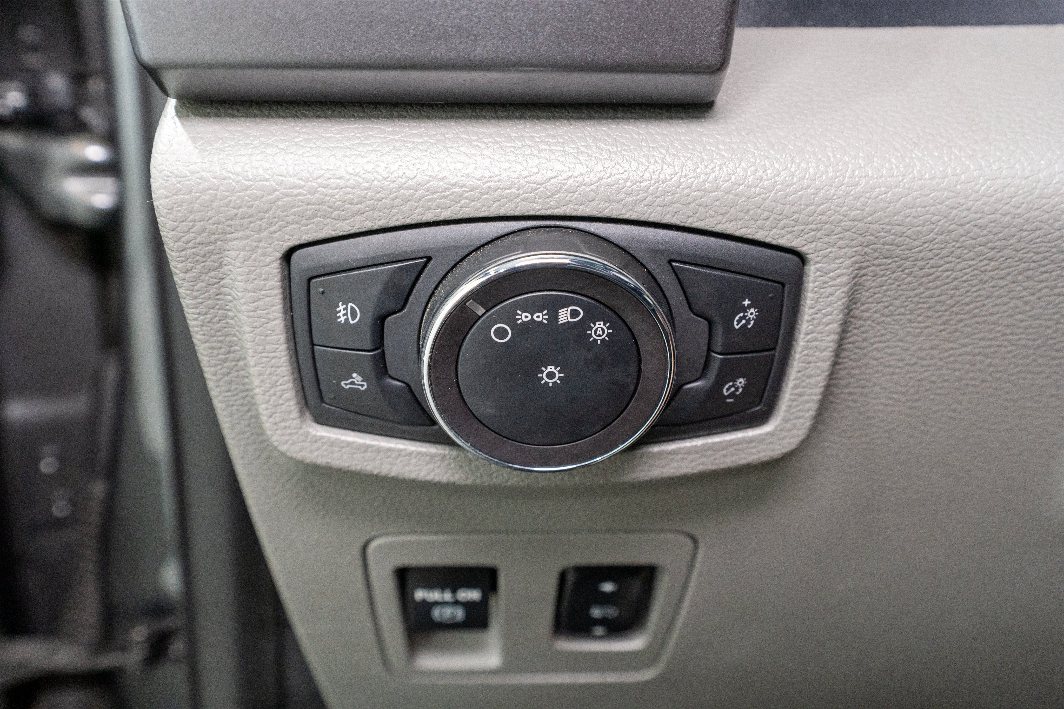 Used 2019 Ford F150 XLT w/ Equipment Group 302A Luxury AWD/4WD image 29