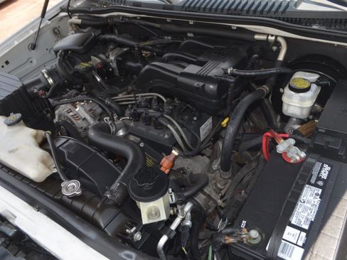 Used 2010 Ford Explorer XLT image 40